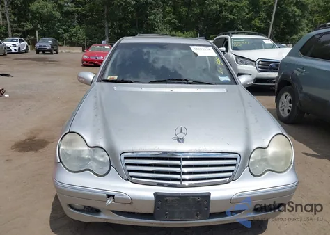 2003 Mercedes-Benz C 240 z USA, uszkodzony, nr VIN WDBRF81J13F404291